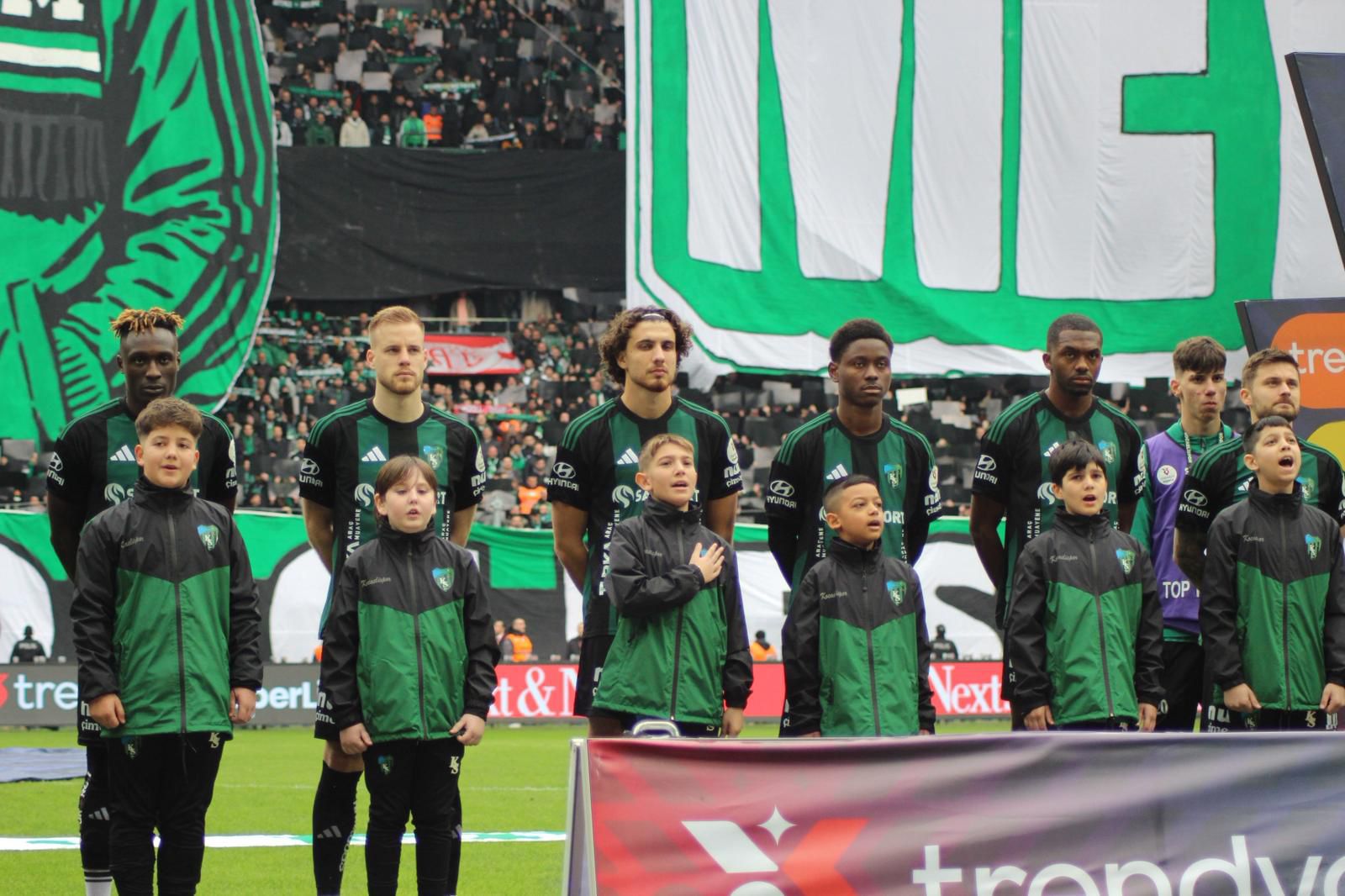 Kozluklu çocuklar Beşiktaş maçında seromoniye katıldı!