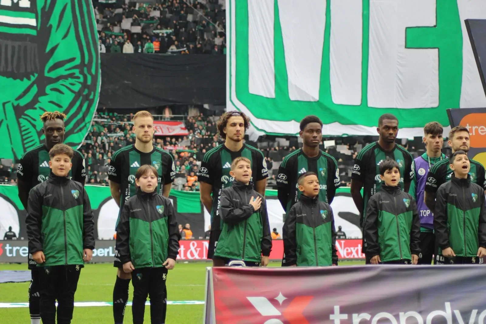 Kozluklu çocuklar Beşiktaş maçında seromoniye katıldı!