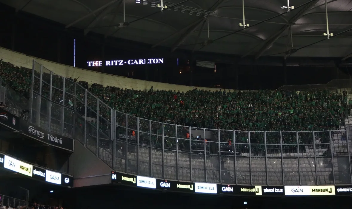 Kocaelispor taraftarı yine yaptı yapacağını