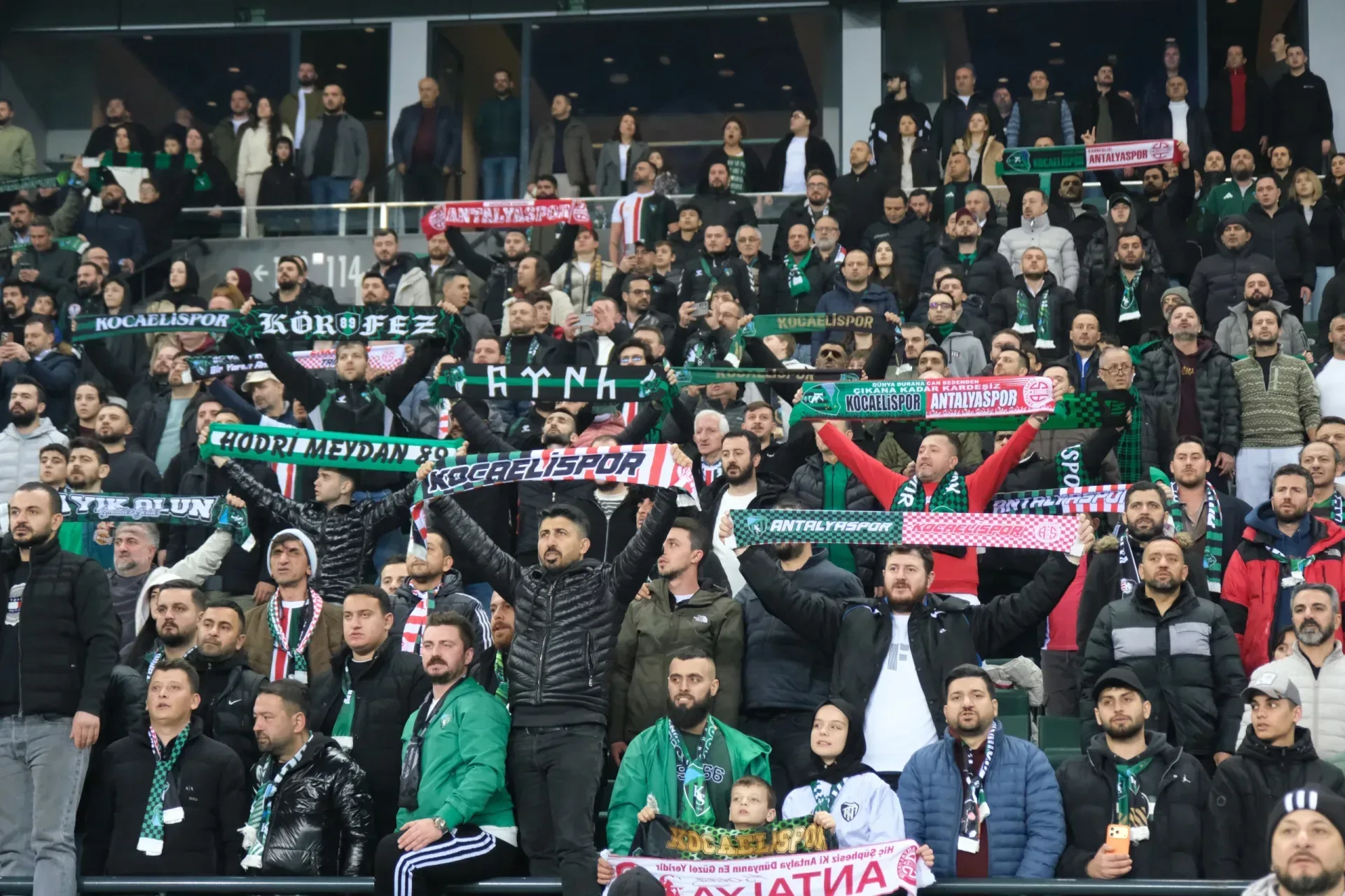 Kocaelispor-Antalyaspor maçını kaç kişi izledi?