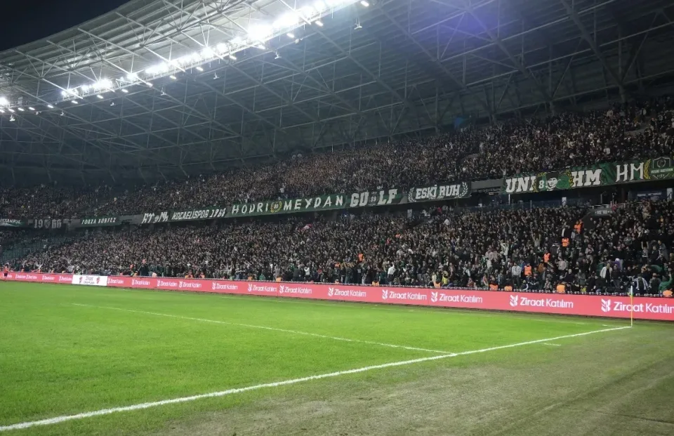 Kocaelispor taraftarından Beşiktaş maçına özel koreografi