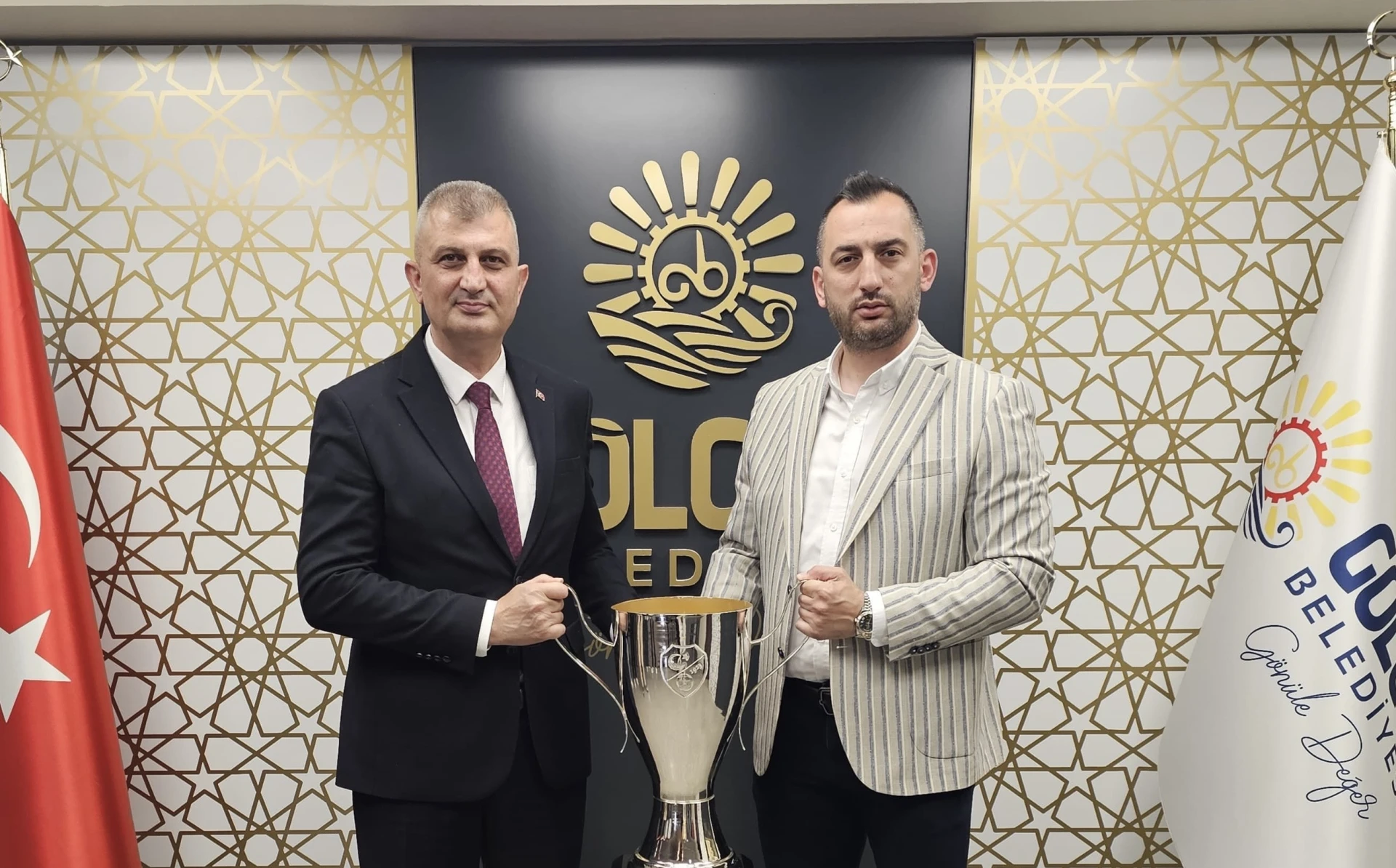 Gölcükspor’dan şampiyonluk kupasıyla ziyaret turu
