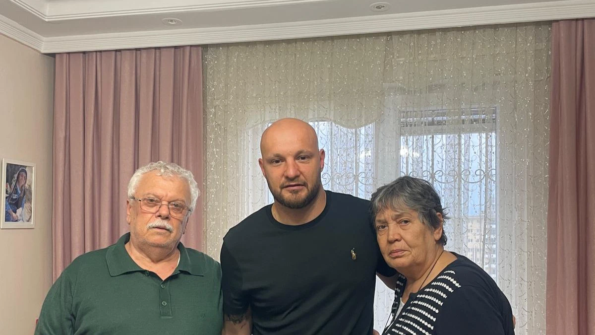 Gökhan Değirmenci, Cem Özer’in ailesini ziyaret etti