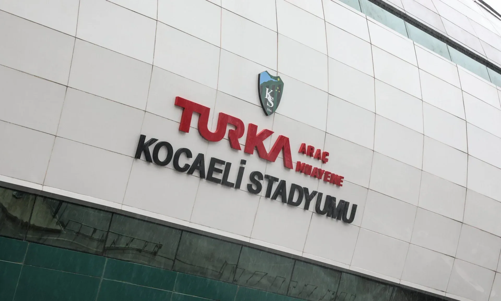 Kocaelispor ile Turka arasında stadyum isim sponsorluğu anlaşması imzalandı