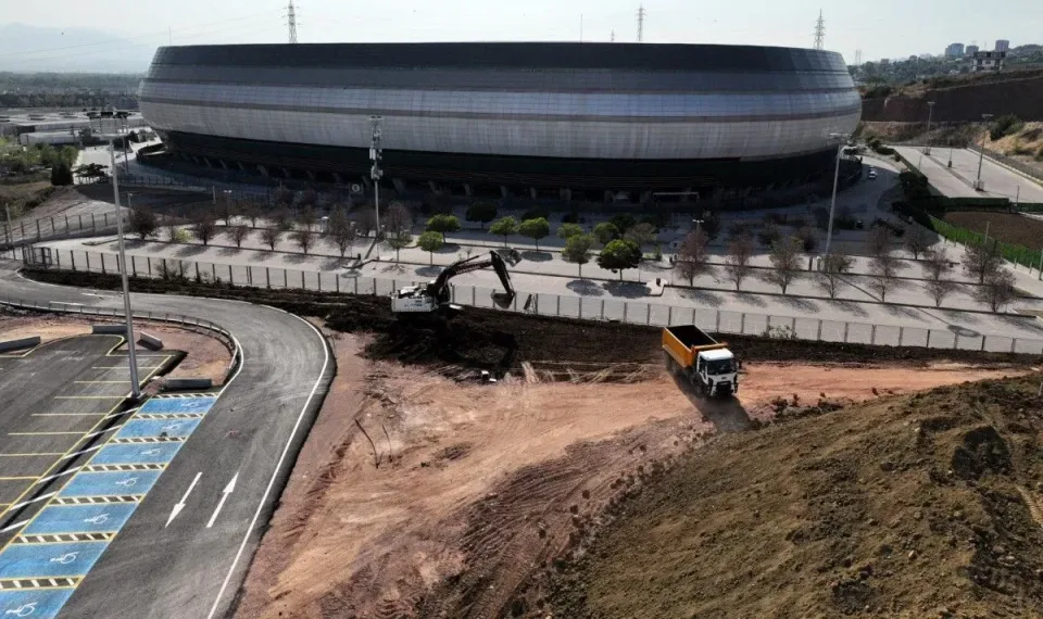 Kocaeli Stadı çevresinde düzenleme çalışmaları sürüyor