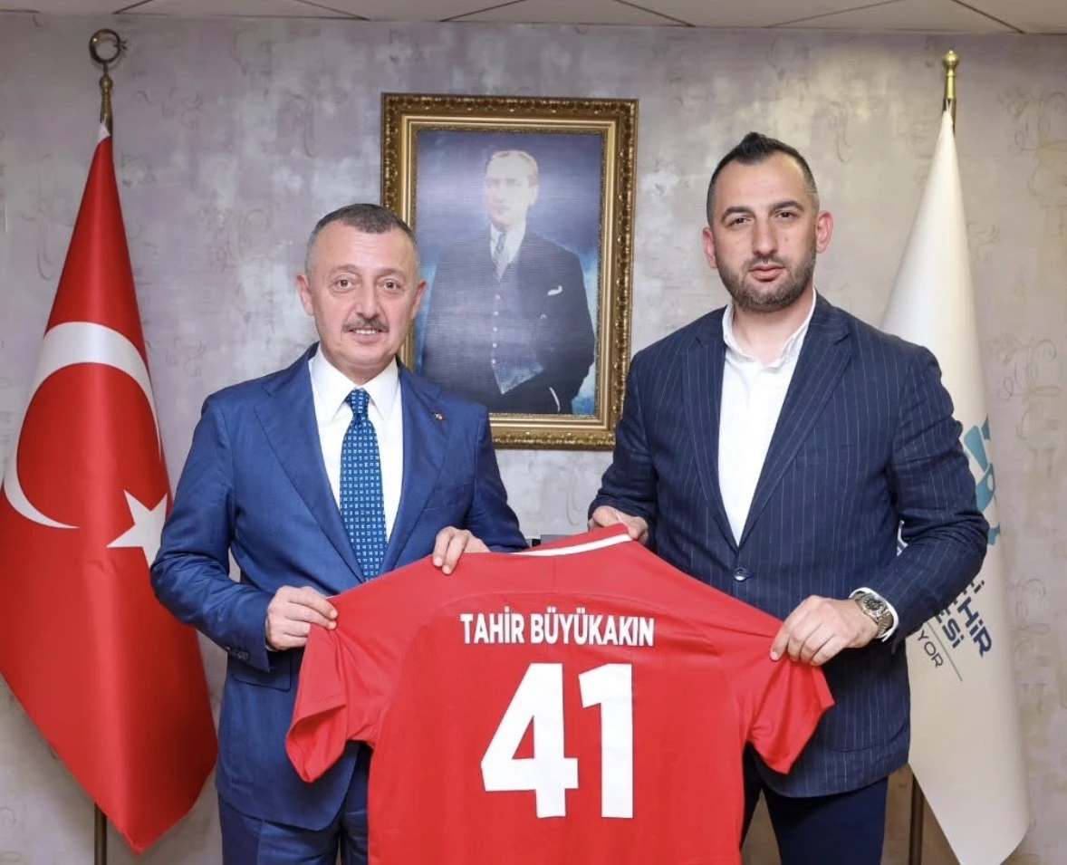Kadir Özdemir ve yönetimden Tahir Büyükakın’a ziyaret